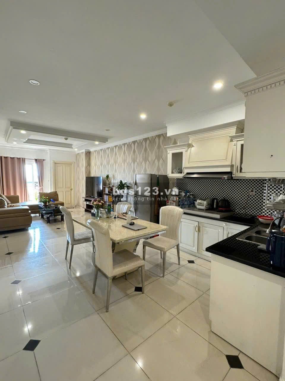 Chung cư Hoa Sen, 262 Lạc Long QUân, Q11: 120m2, 3p ngủ rộng, 2wc sạch, 15tr