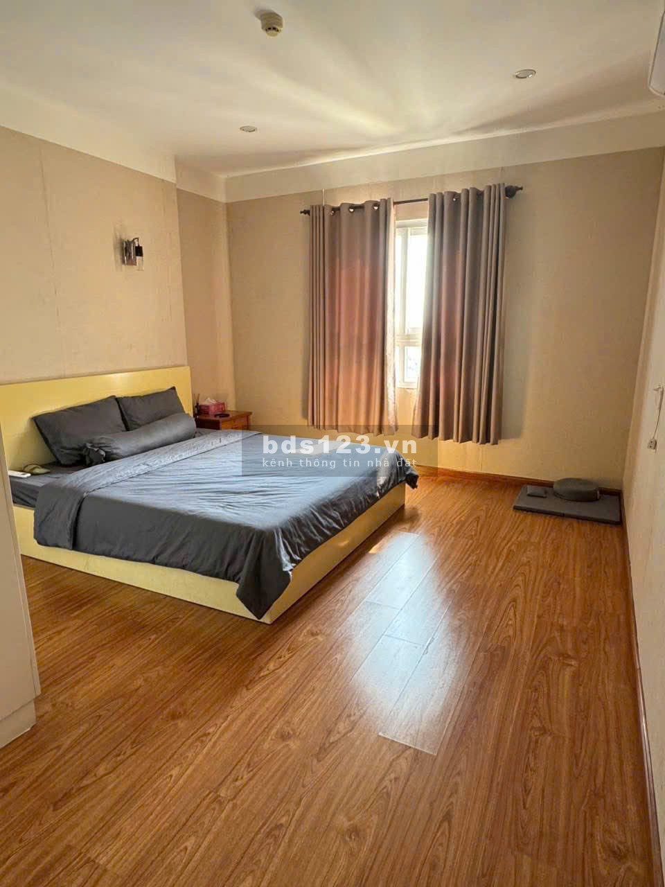 Chung cư Hoa Sen, 262 Lạc Long QUân, Q11: 120m2, 3p ngủ rộng, 2wc sạch, 15tr