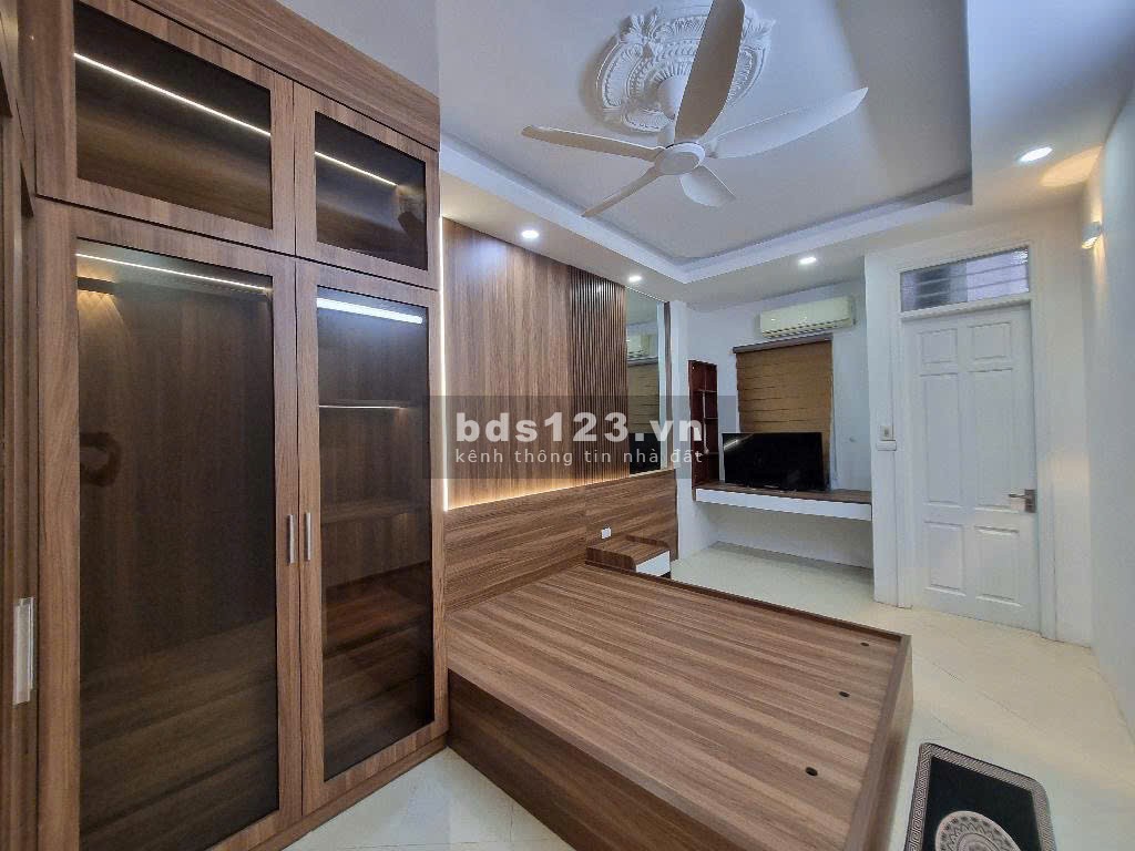 Phân lô Ngọc Thụy, 30m², 5 tầng, giá 5.2 tỷ. Ô tô cách 20m - Nhà đẹp long lanh - Full nội thất