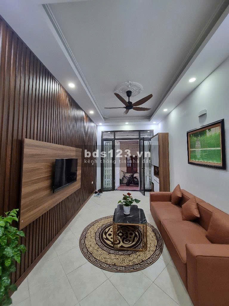 Phân lô Ngọc Thụy, 30m², 5 tầng, giá 5.2 tỷ. Ô tô cách 20m - Nhà đẹp long lanh - Full nội thất