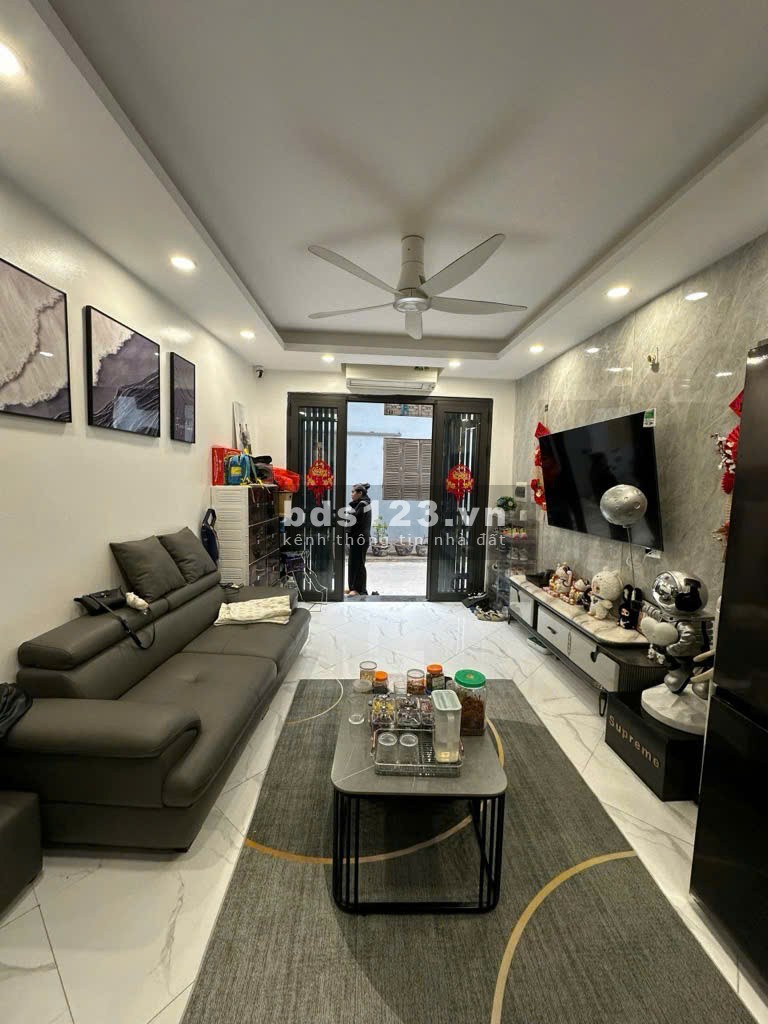 Bán Gấp Nhà 40m 4T MT3.6m giá 5,99Tỷ. Chùa Quỳnh Hai Bà Trưng 0947913839