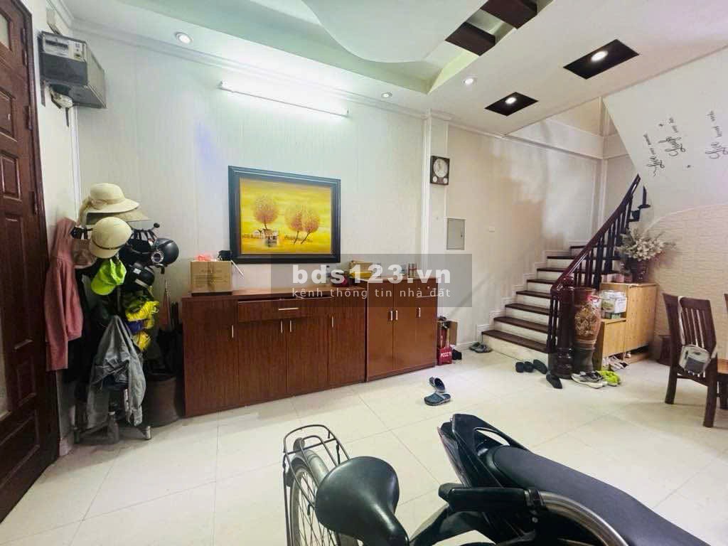 8 tỷ - 40m - 5 tầng - Dịch Vọng Hậu, Cầu Giấy, Hà Nội