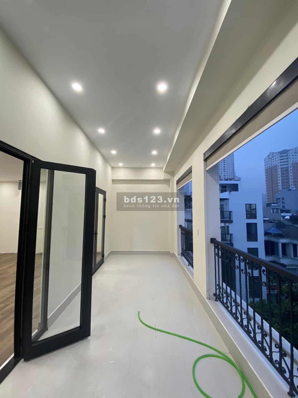 Nhà 6 tầng thang máy, 10m ra ô tô tránh, cách phố 80m, sang xịn mịn. Trung tâm Thanh Xuân