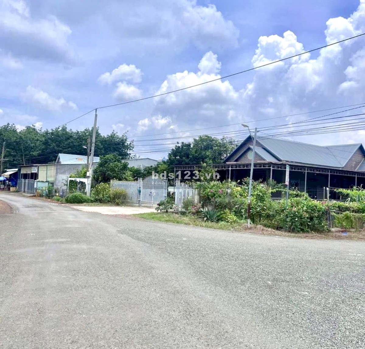 2 mặt tiền NỞ HẬU view suối sát chợ Tân Hưng 195 triệu 1 lô duy nhất