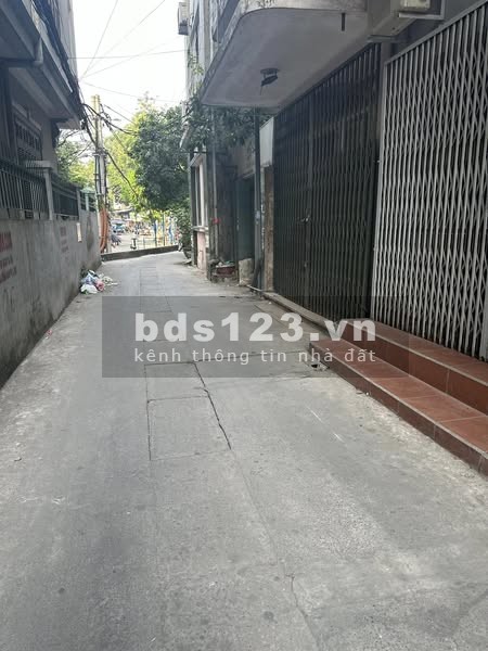 Bán nhà 2 tầng cũ ngõ phố Láng Hạ. MB 180m MT 7m ô tô đỗ trước nhà tiên mua xây CH cho thuê, toà VP