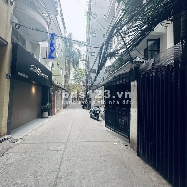 Bán nhà KBT 3.5 tầng ngõ Phố Linh Lang, Quận Ba Đình. MB 90m2 MT 6.2m 7 phòng 3 phụ, đường rộng 5m