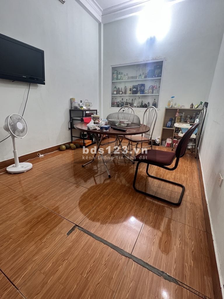 Bán nhà mặt ngõ 68 Cầu Giấy oto tránh giá 310tr/m2