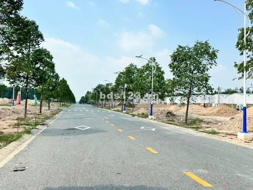 Bán đất giá rẻ Định Quán, diện tích từ 100m2, full thổ cư, sổ hồng sẵn, giá 420 triệu