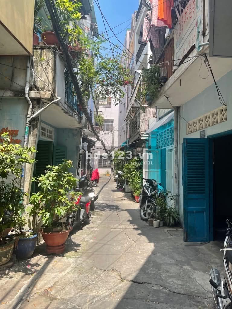 Nhà bán chính chủ 1 trệt, 3 lầu chỉ hơn 3 tỷ