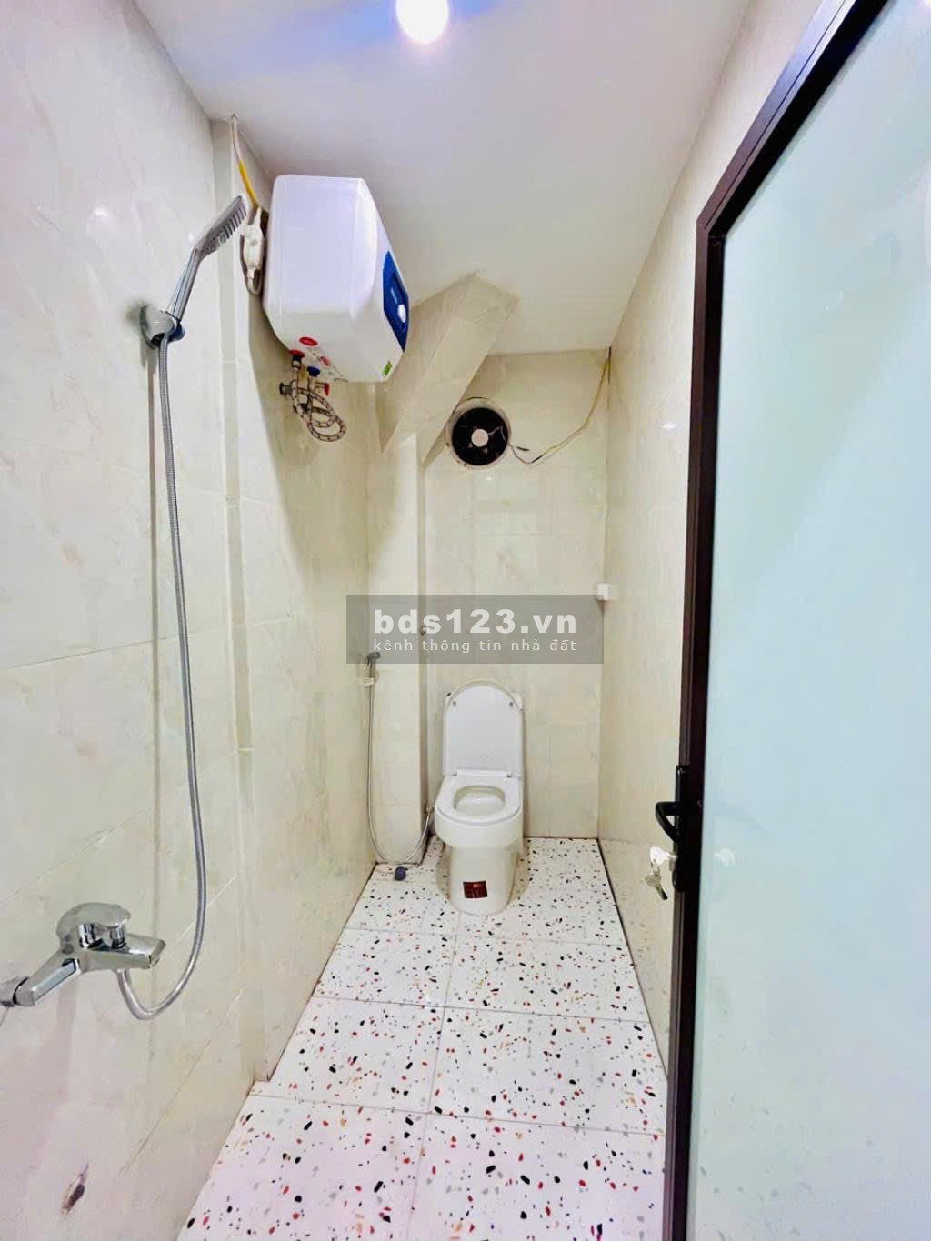 Căn hộ TT tầng 1 vỉa hè - Ô tô đỗ cửa ngày đêm - Kinh doanh mọi loại hình - Vị trí cực đẹp