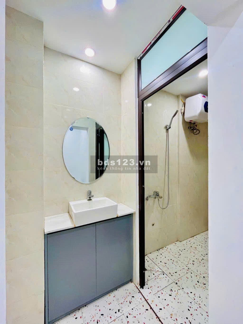 Căn hộ TT tầng 1 vỉa hè - Ô tô đỗ cửa ngày đêm - Kinh doanh mọi loại hình - Vị trí cực đẹp