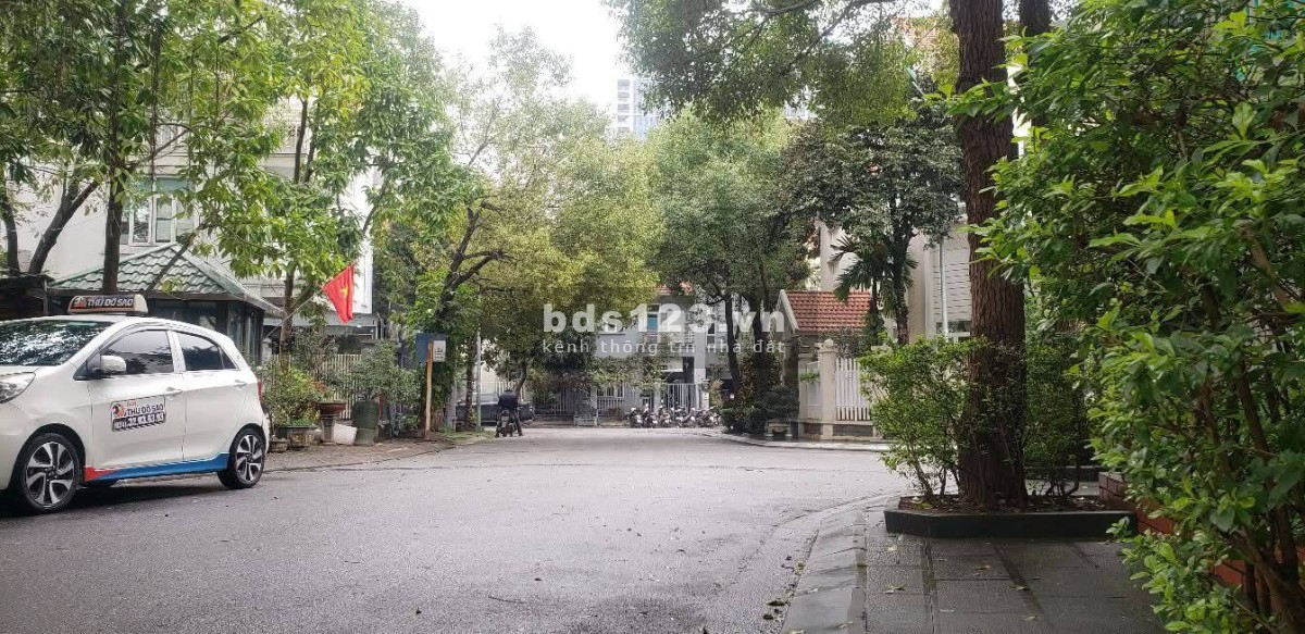 Bán nhà lô góc Mỗ Lao, Nguyễn Văn Lộc, Hà Đông - Vỉa hè rộng, ô tô tránh, 2 thoáng