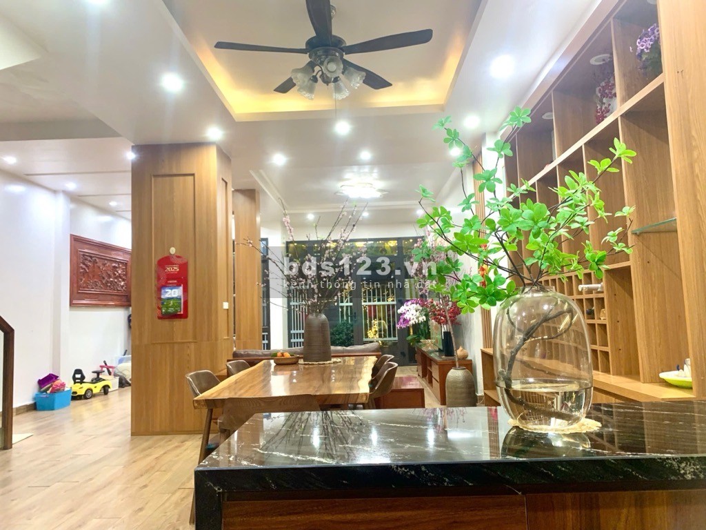 Bán nhà 69.5m² Vạn Phúc, Tố Hữu, Hà Đông Vị trí đẹp, ô tô tránh, vỉa hè rộng