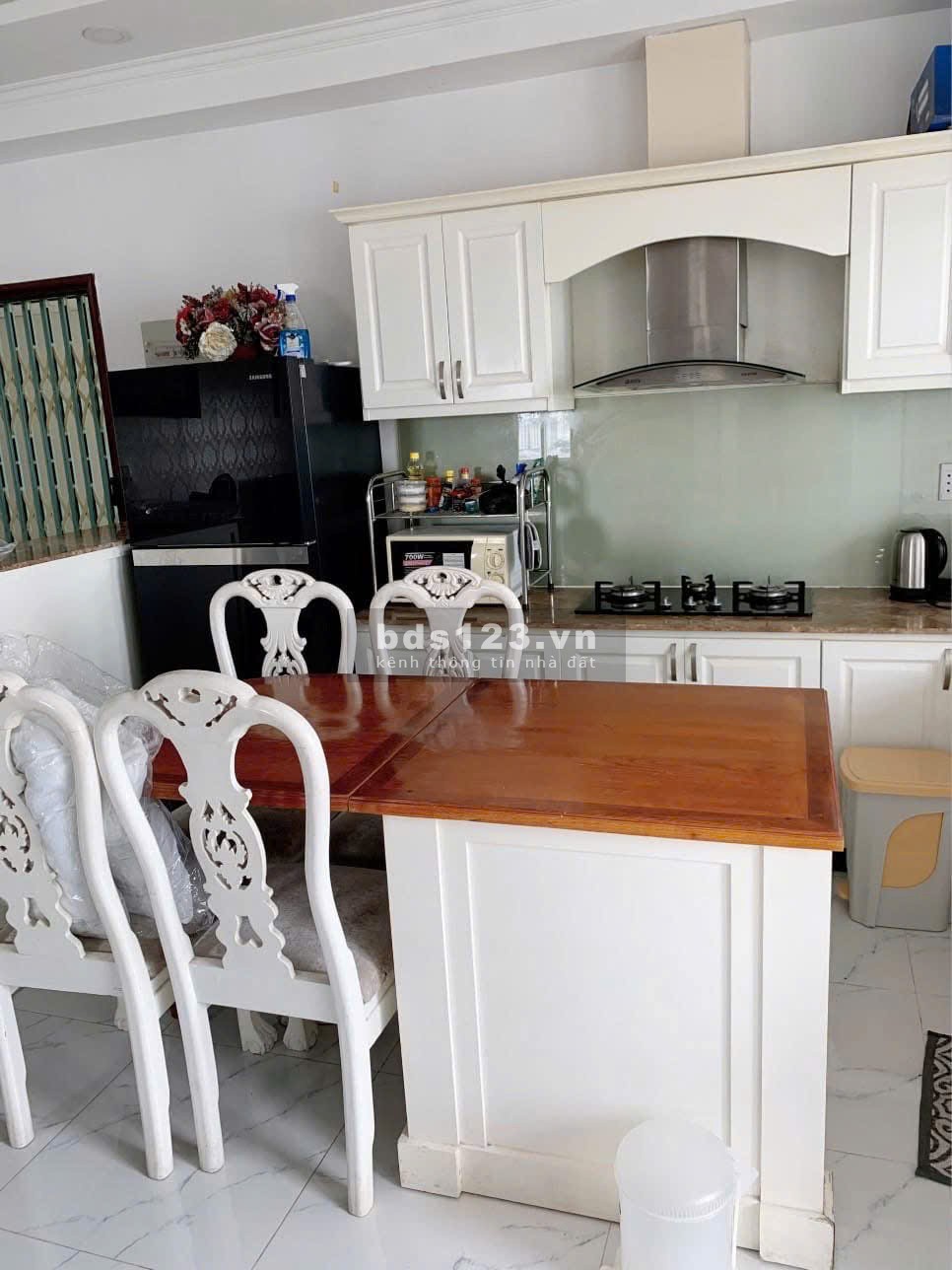 Chung cư Screc, Trường Sa, Q3: 2p ngủ, 2wc. nhà mới sơn sửa, 13tr.