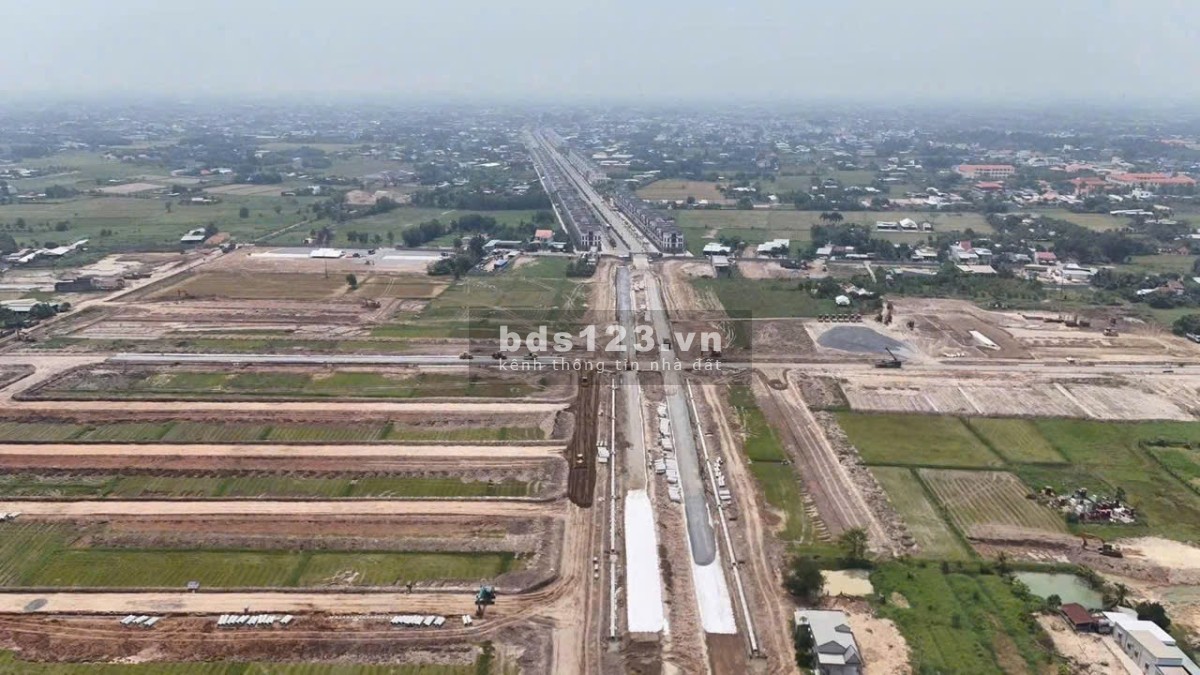 Bán Gấp 300m2 đất nền mặt tiền đường Bàu Công 4,5 tỷ đối diện Vinhomes