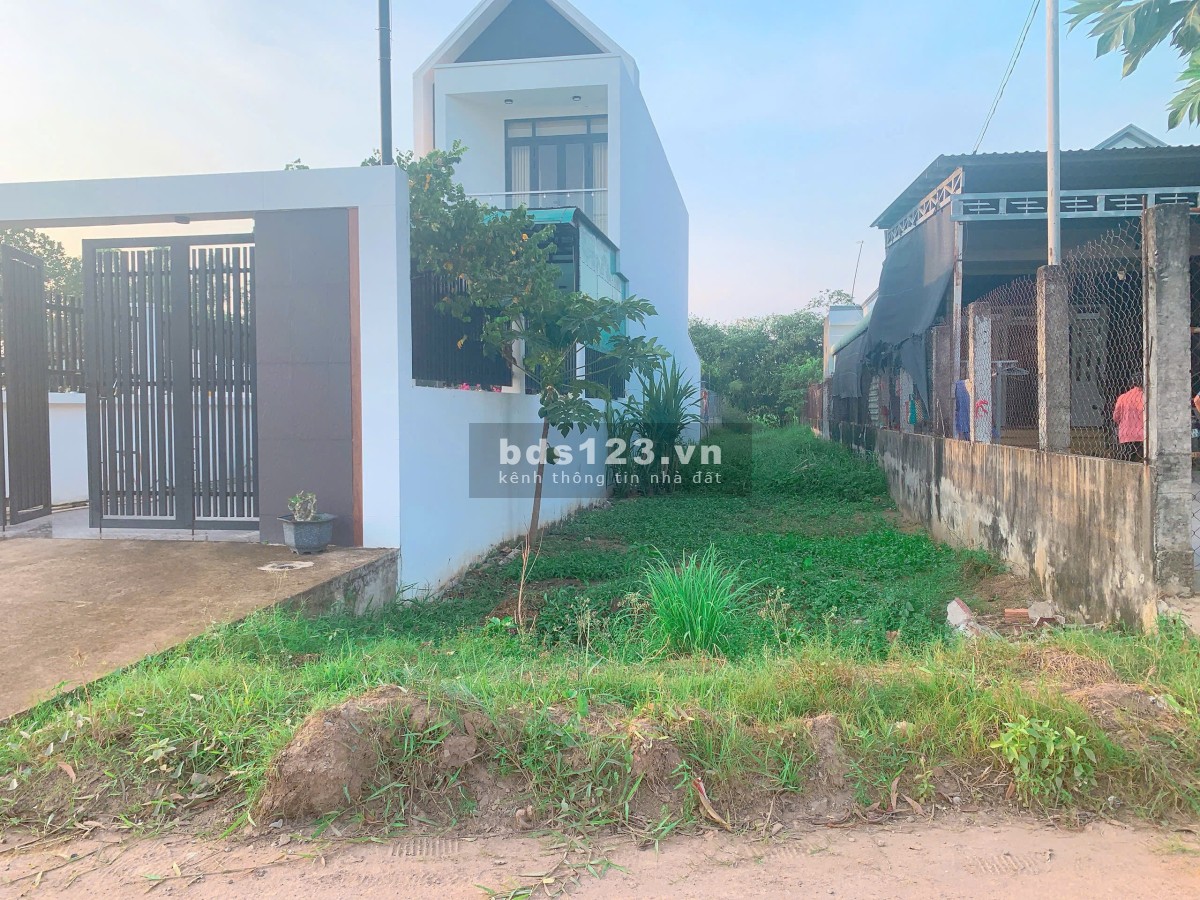 Bán Gấp 300m2 đất nền mặt tiền đường Bàu Công 4,5 tỷ đối diện Vinhomes