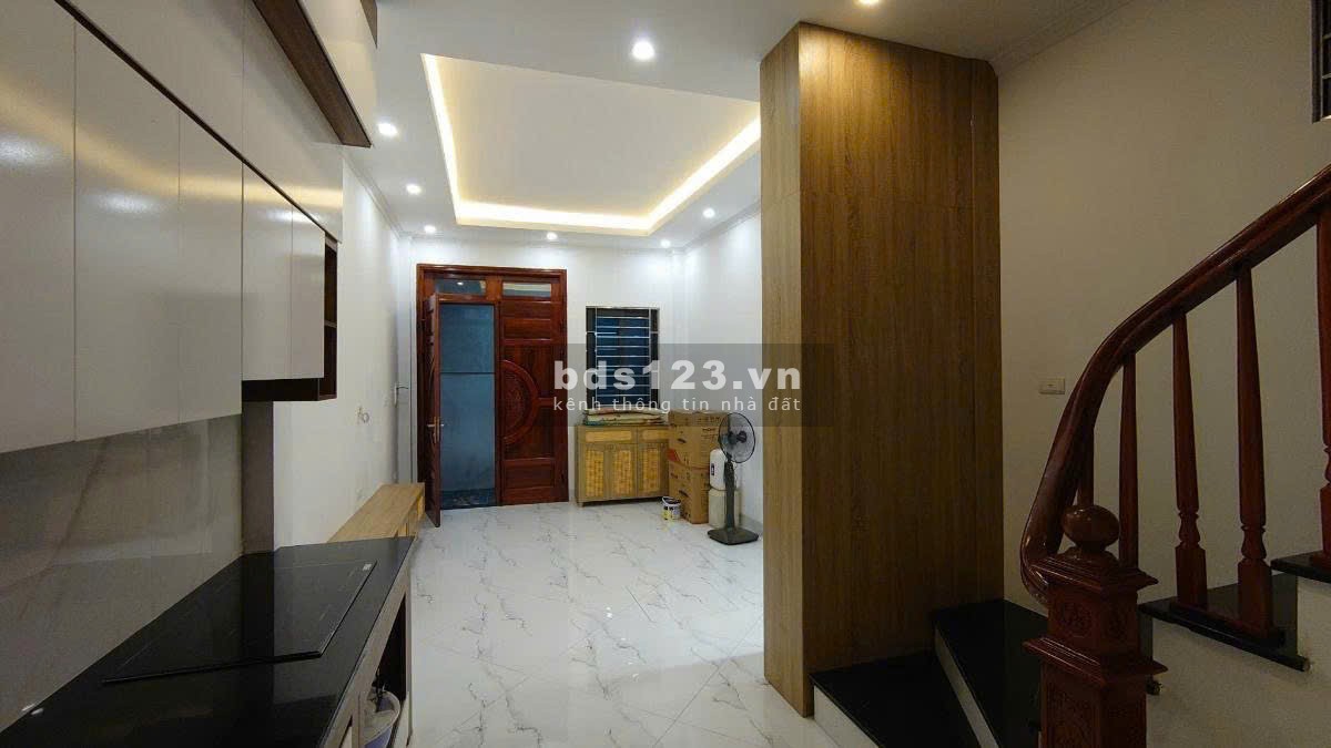 An Dương Vương - Bắc Từ Liêm. Diện tích: 30m - 5 tầng - Mt: 3.3m. Giá: 5.75 tỷ
