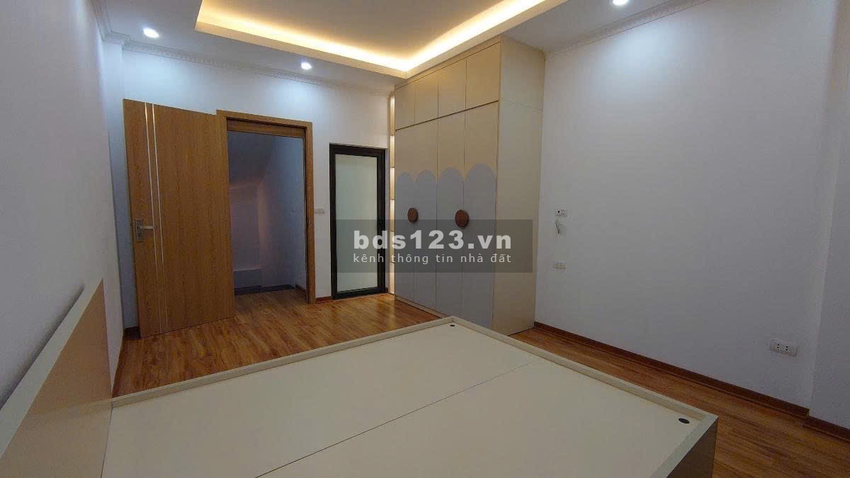 An Dương Vương - Bắc Từ Liêm. Diện tích: 30m - 5 tầng - Mt: 3.3m. Giá: 5.75 tỷ