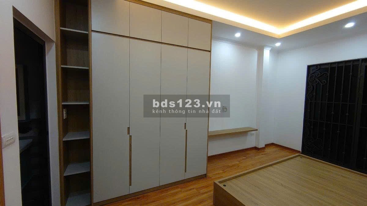 An Dương Vương - Bắc Từ Liêm. Diện tích: 30m - 5 tầng - Mt: 3.3m. Giá: 5.75 tỷ
