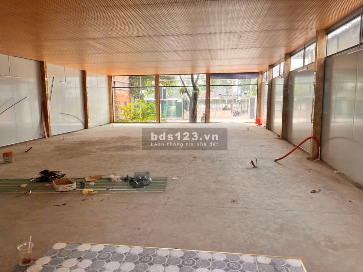 Cho thuê mặt bằng, kho 608m2 mặt tiền Xa Lộ Hà Nội, Linh Trung, Thủ Đức
