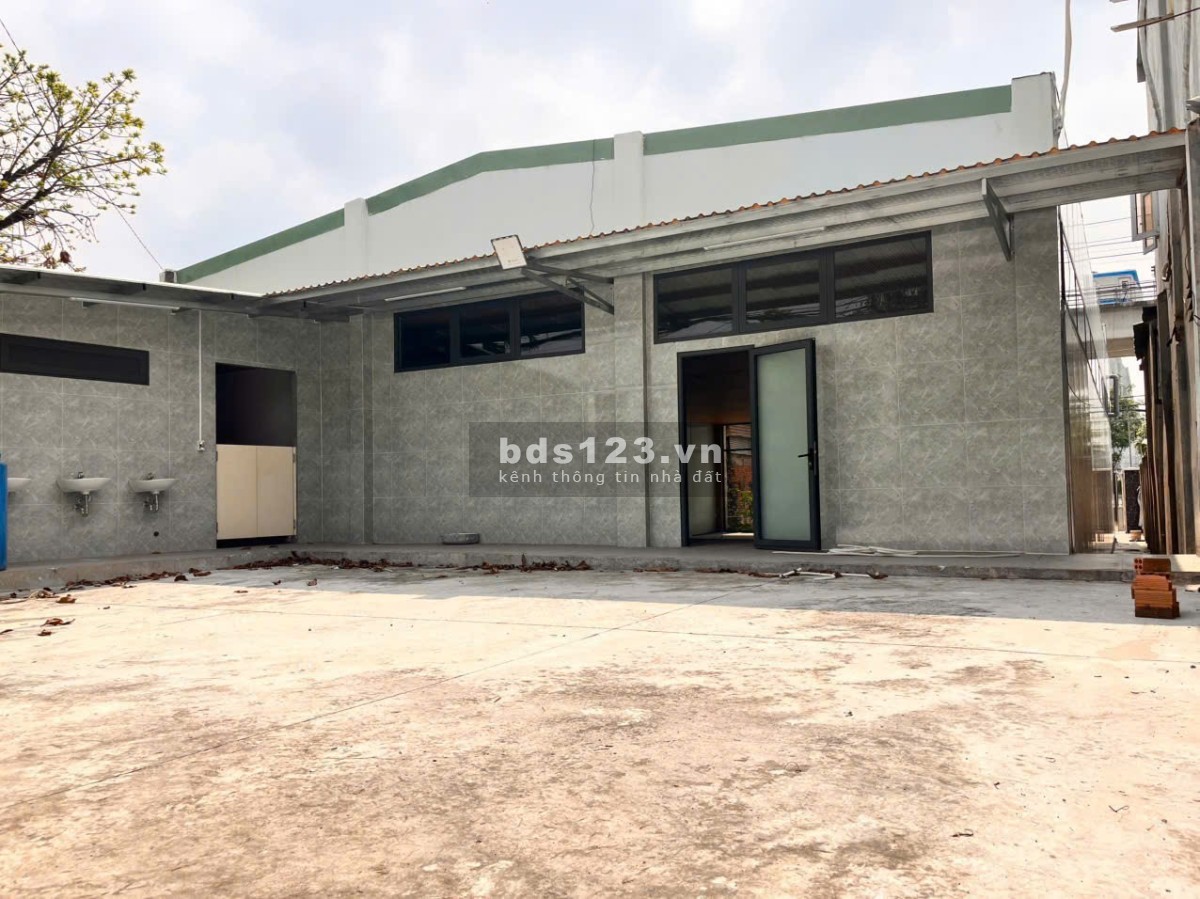 Cho thuê mặt bằng, kho 608m2 mặt tiền Xa Lộ Hà Nội, Linh Trung, Thủ Đức
