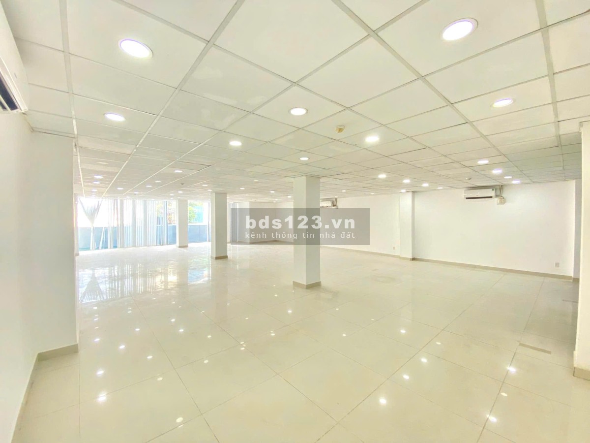 Cho thuê văn phòng sàn 154m2 view kính sáng tại Nguyễn Xí - Bình Thạnh