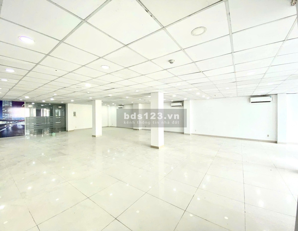 Cho thuê văn phòng sàn 154m2 view kính sáng tại Nguyễn Xí - Bình Thạnh