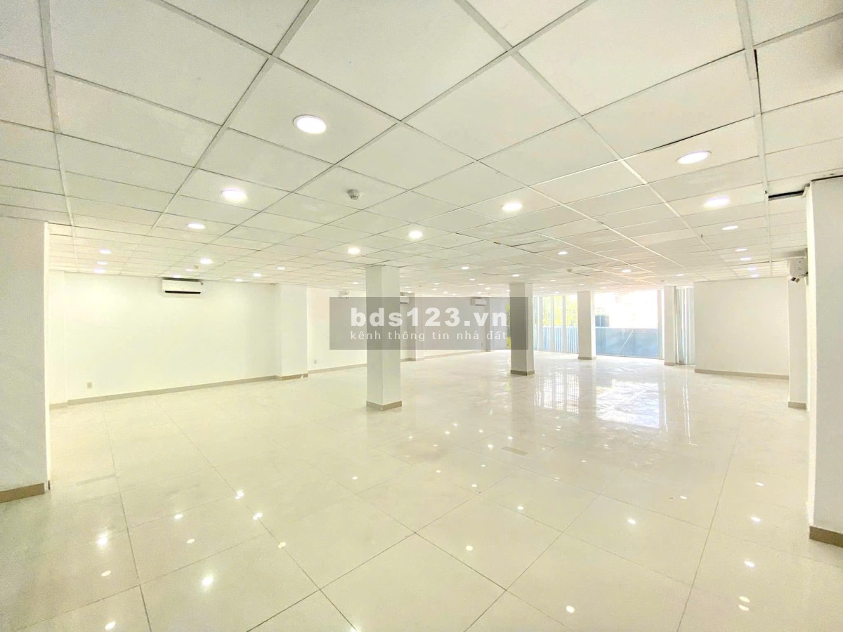 Cho thuê văn phòng sàn 154m2 view kính sáng tại Nguyễn Xí - Bình Thạnh