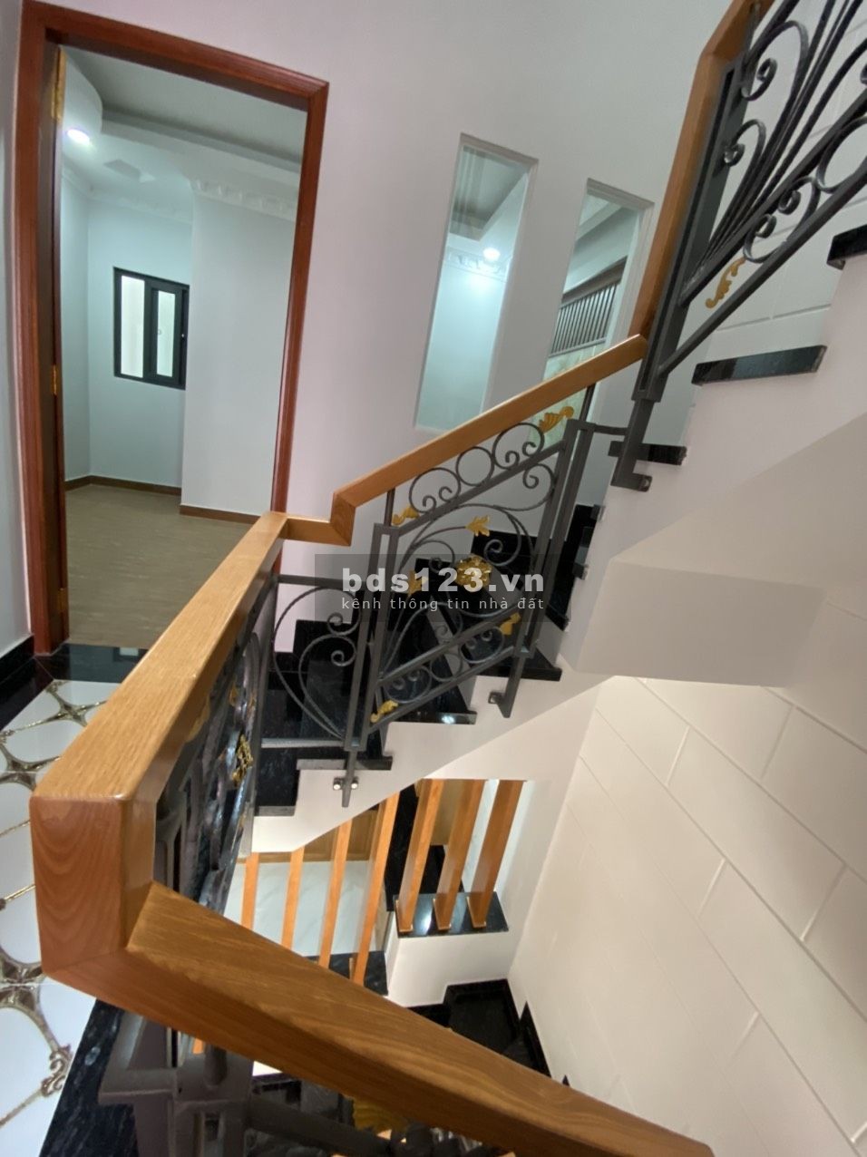 Bán nhà HXH Nguyễn Văn Công, nhà 4 tấm mới 100% dt 4x14m với 5PN có cửa sổ, giá 8.6 tỷ BL