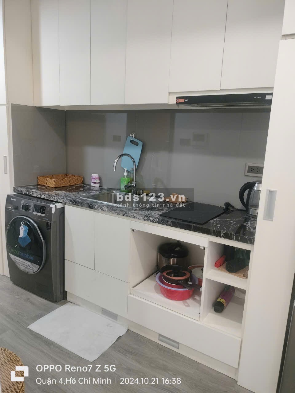 Chính chủ cho thuê căn hộ studio full nội thất tại tòa Saigon Royal, Quận 4, TP.HCM