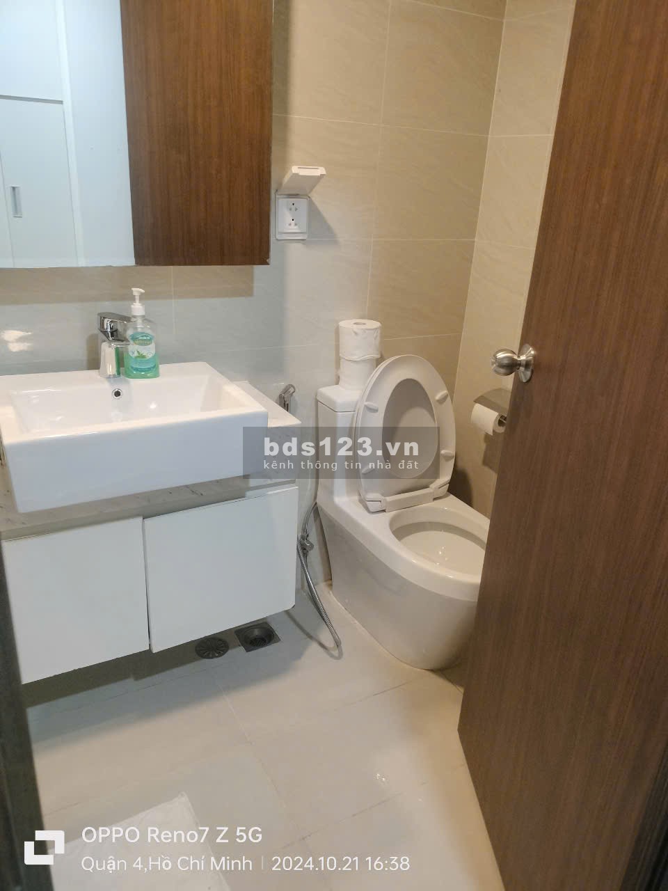 Chính chủ cho thuê căn hộ studio full nội thất tại tòa Saigon Royal, Quận 4, TP.HCM