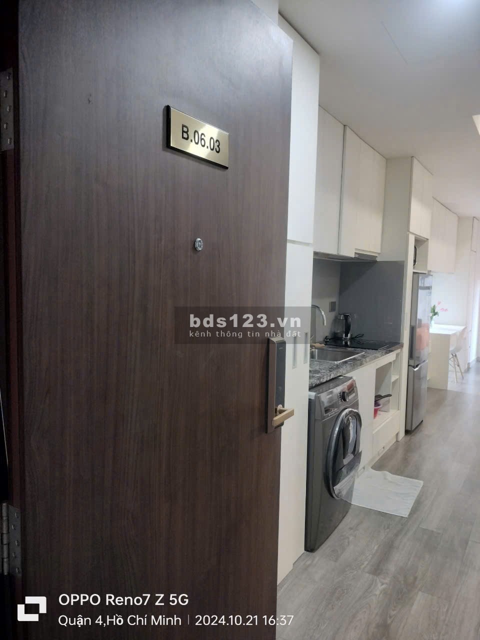 Chính chủ cho thuê căn hộ studio full nội thất tại tòa Saigon Royal, Quận 4, TP.HCM