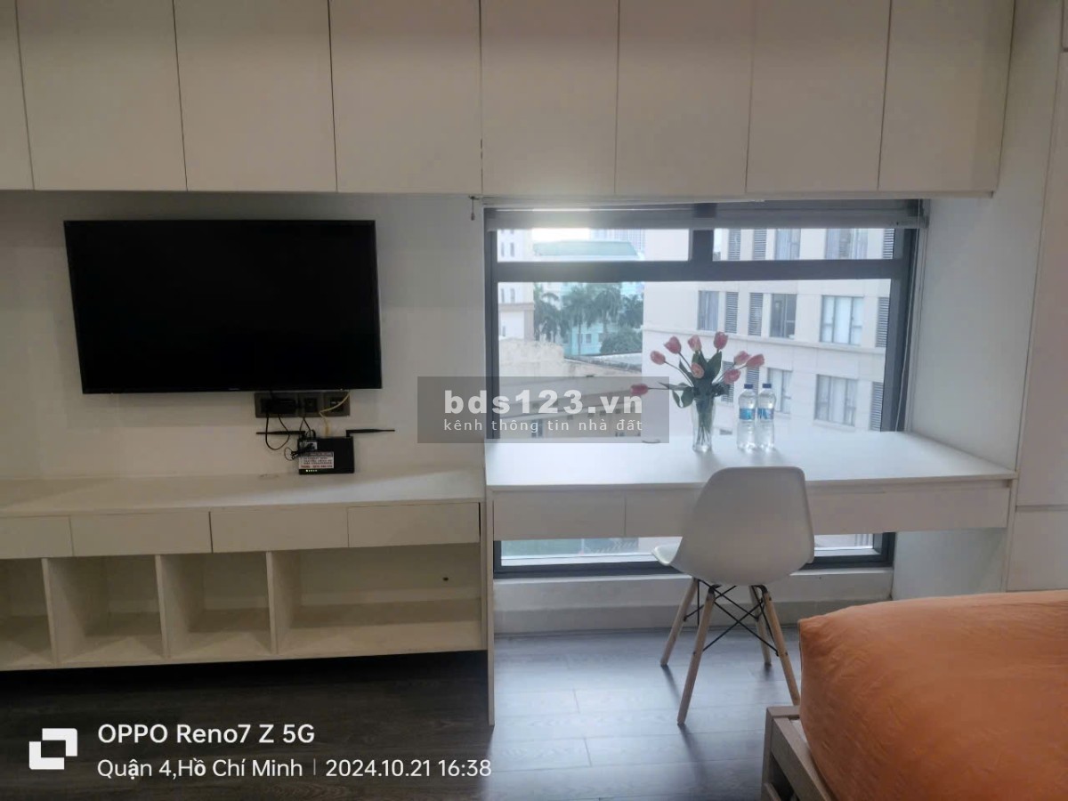 Chính chủ cho thuê căn hộ studio full nội thất tại tòa Saigon Royal, Quận 4, TP.HCM