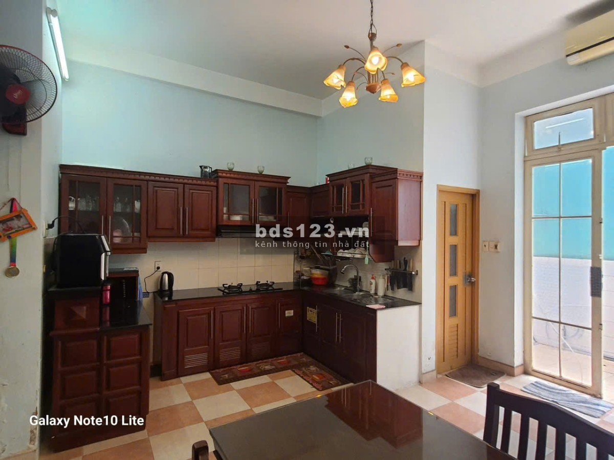 Gần công viên! Hẻm 5m thông Nguyễn Xí - Quốc Lộ 13. (4x15m) vuông vức. Tự khai thác 150tr