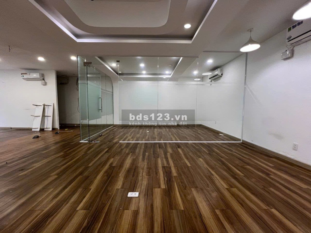 Cho thuê văn phòng quận 4 - 75m2 - View mặt tiền thoáng mát