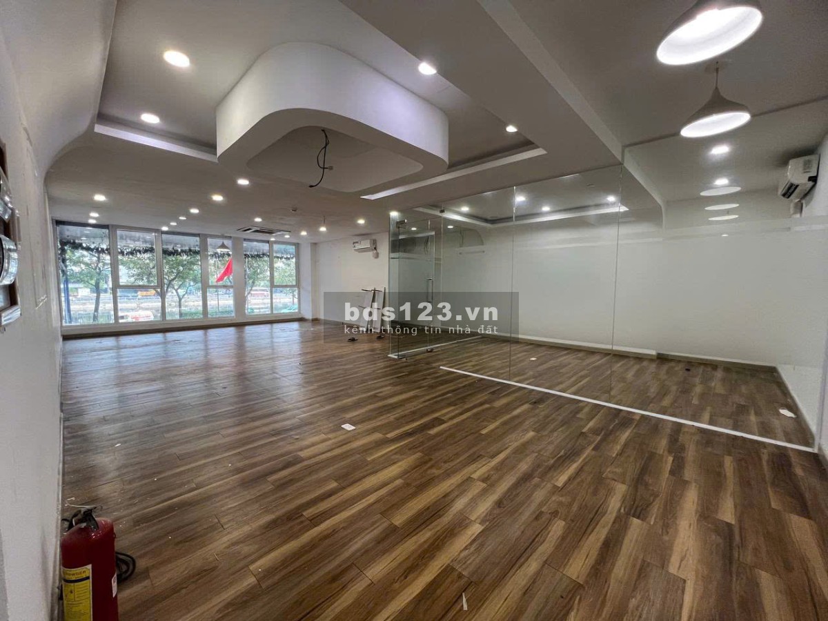 Cho thuê văn phòng quận 4 - 75m2 - View mặt tiền thoáng mát