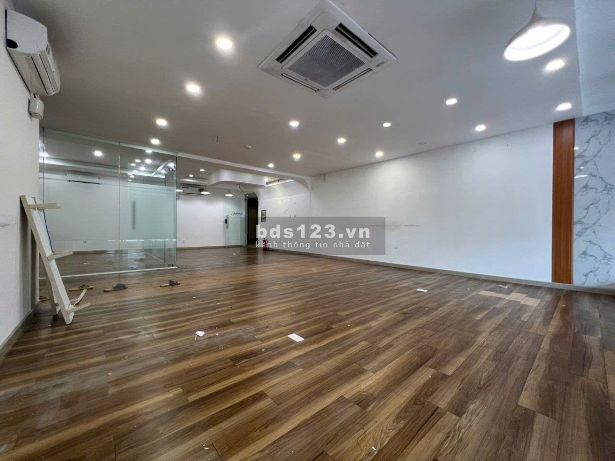 Cho thuê văn phòng quận 4 - 75m2 - View mặt tiền thoáng mát