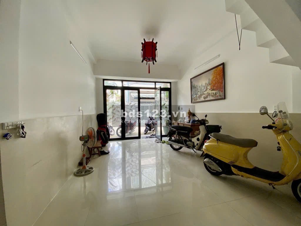 Cần bán nhà Ông ích khiêm 81m2, 3 tầng – sân thượng, hẻm xe tải hơn 7m