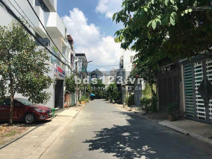 Bán đất tặng nhà, diện tích sử dụng 160m², hẻm nhựa, xe hơi vào tận nhà.