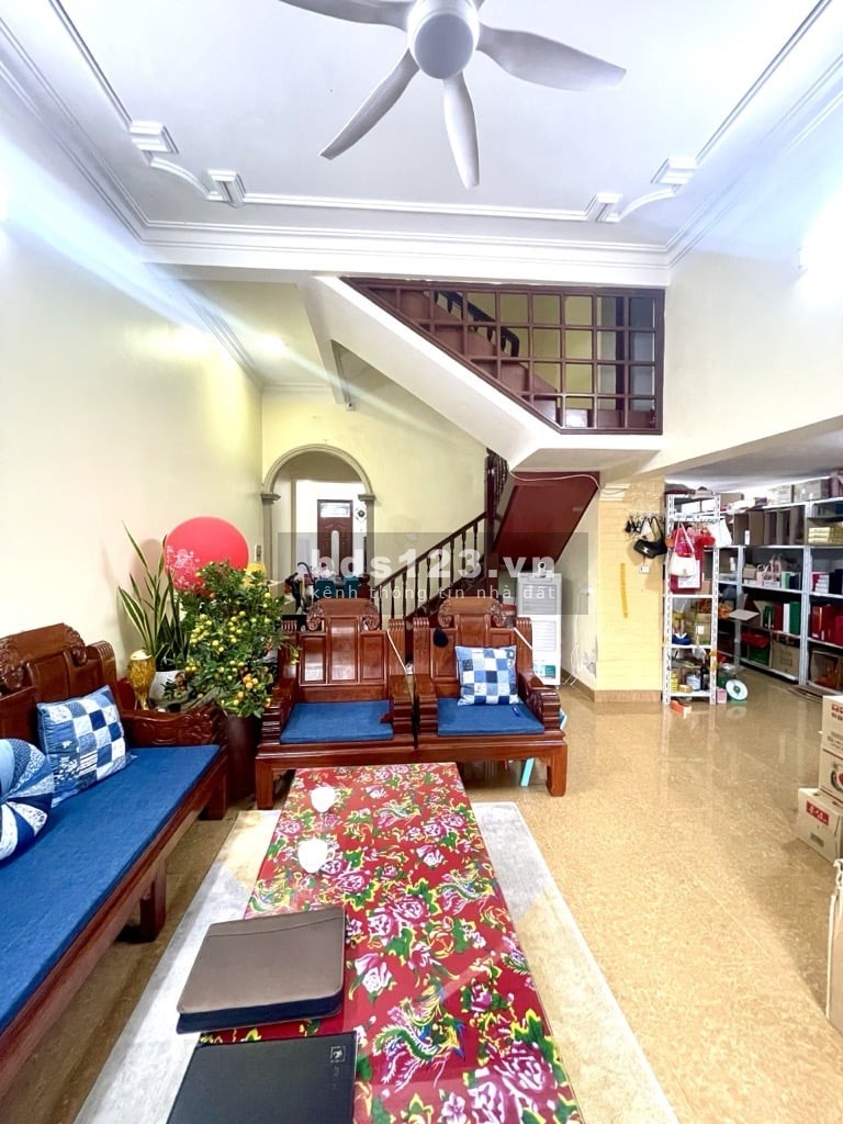 Chỉ 17.5 tỷ có nhà 85m² x 4 tầng, kinh doanh, ô tô, sổ đỏ chính chủ, thoáng trước sau