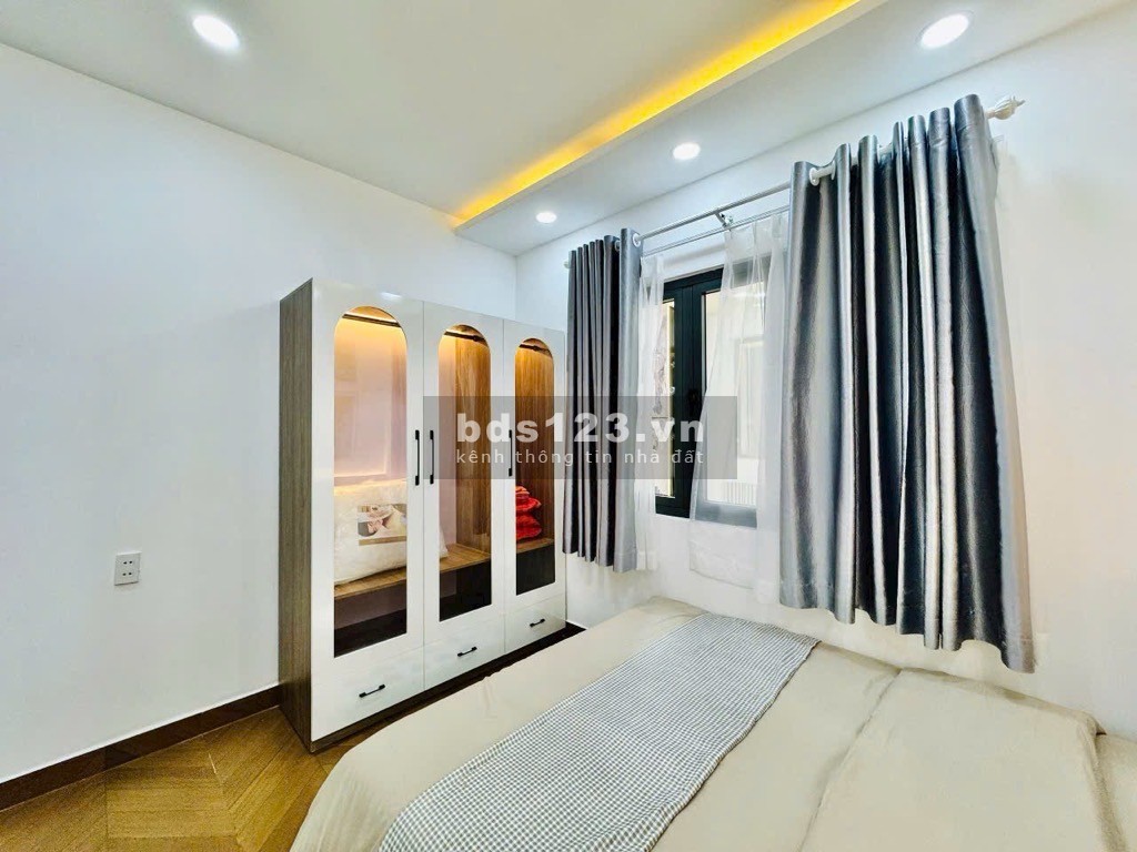 Bán nhà đẹp – Sát Quận 1, hẻm ba gác thông thoáng