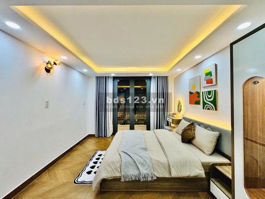 Bán nhà đẹp – Sát Quận 1, hẻm ba gác thông thoáng