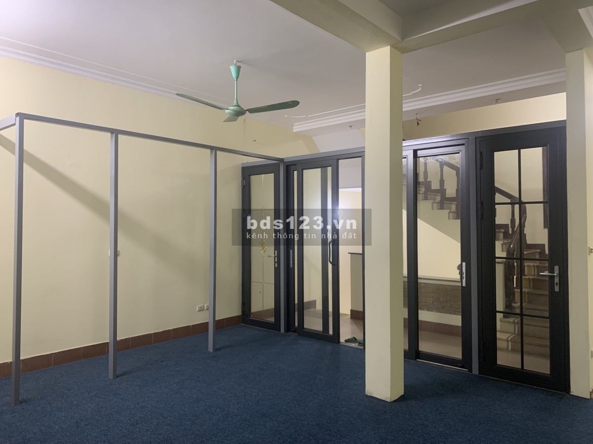 Chủ nhà cho thuê tầng 2 làm văn phòng