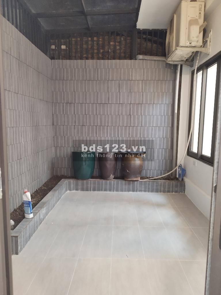 Bán nhà Đê La Thành 65m sổ đỏ riêng nhà 3 tầng khung cột chắc chắn, giá 7x tỷ, ô tô đỗ tận cửa