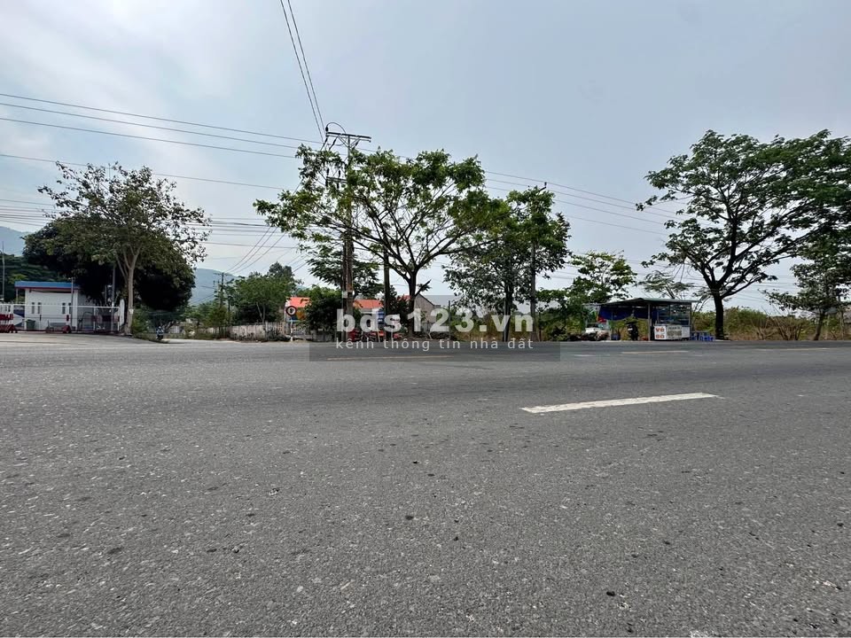 Bán 195 triệu, 2 mặt tiền view suối, nở hậu, 422m2, SHR thổ cư, sát KCN 30/4