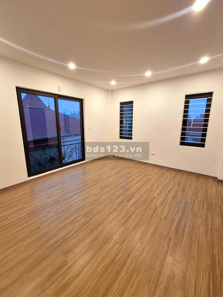 Chỉ với hơn 5 tỷ - Lô góc cực thoáng - Hàng xóm Vinhomes Reverside - Ô tô cách 50M