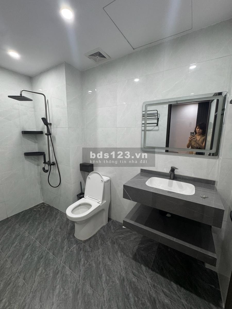 Chủ nhờ bán hộ căn nhà vị trí siêu đẹp tại Đàm Quang Trung - Long Biên