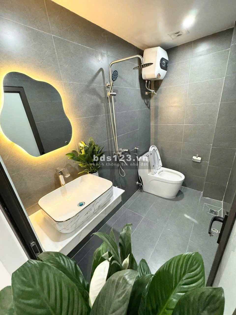 Chính chủ bán nhà 5T mới xây, nội thất cao cấp tại ngõ 279 Đội Cấn