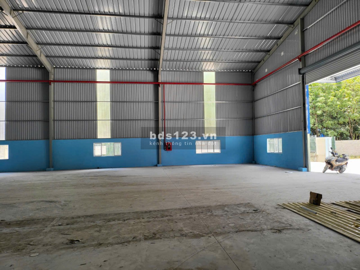 Cho thuê 1600m2 XƯỞNG mới Tân Uyên, khu Cụm Sản xuất, giấy tờ đầy đủ, đường xe công