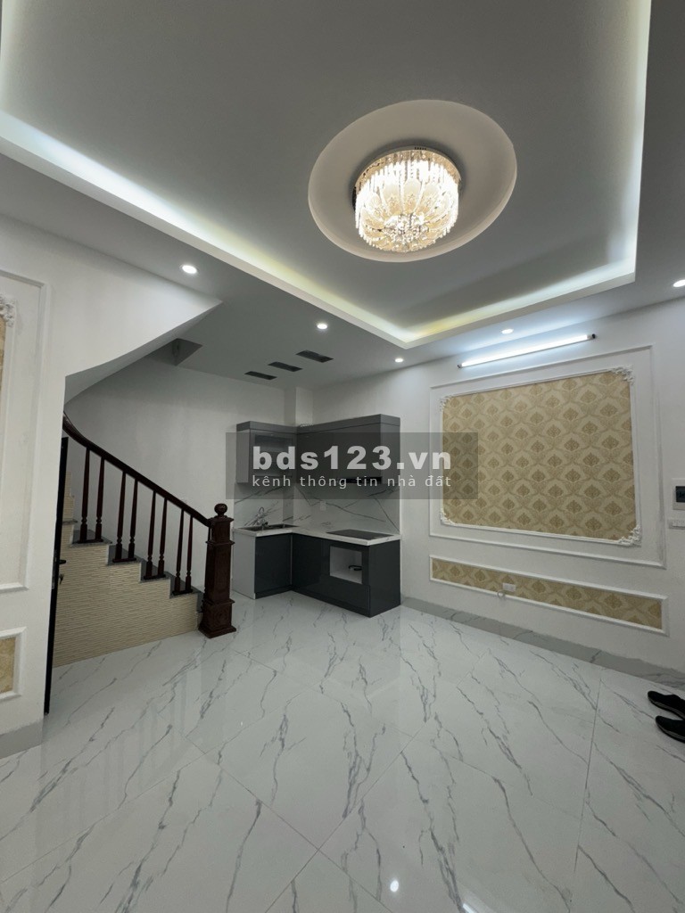 Tọa lạc ở Khâm Thiên, trung tâm Quận Đống Đa